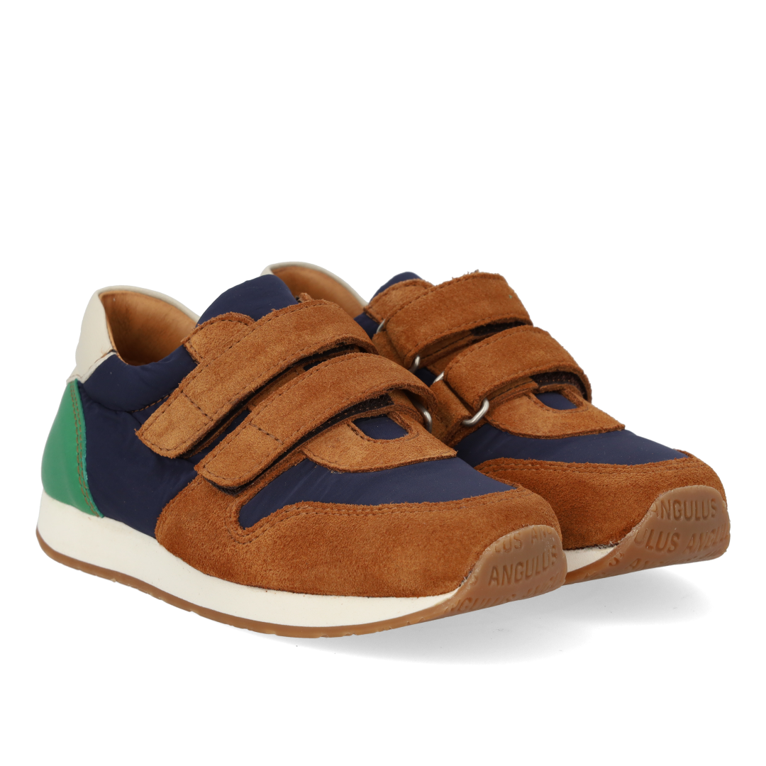 Running style sneaker