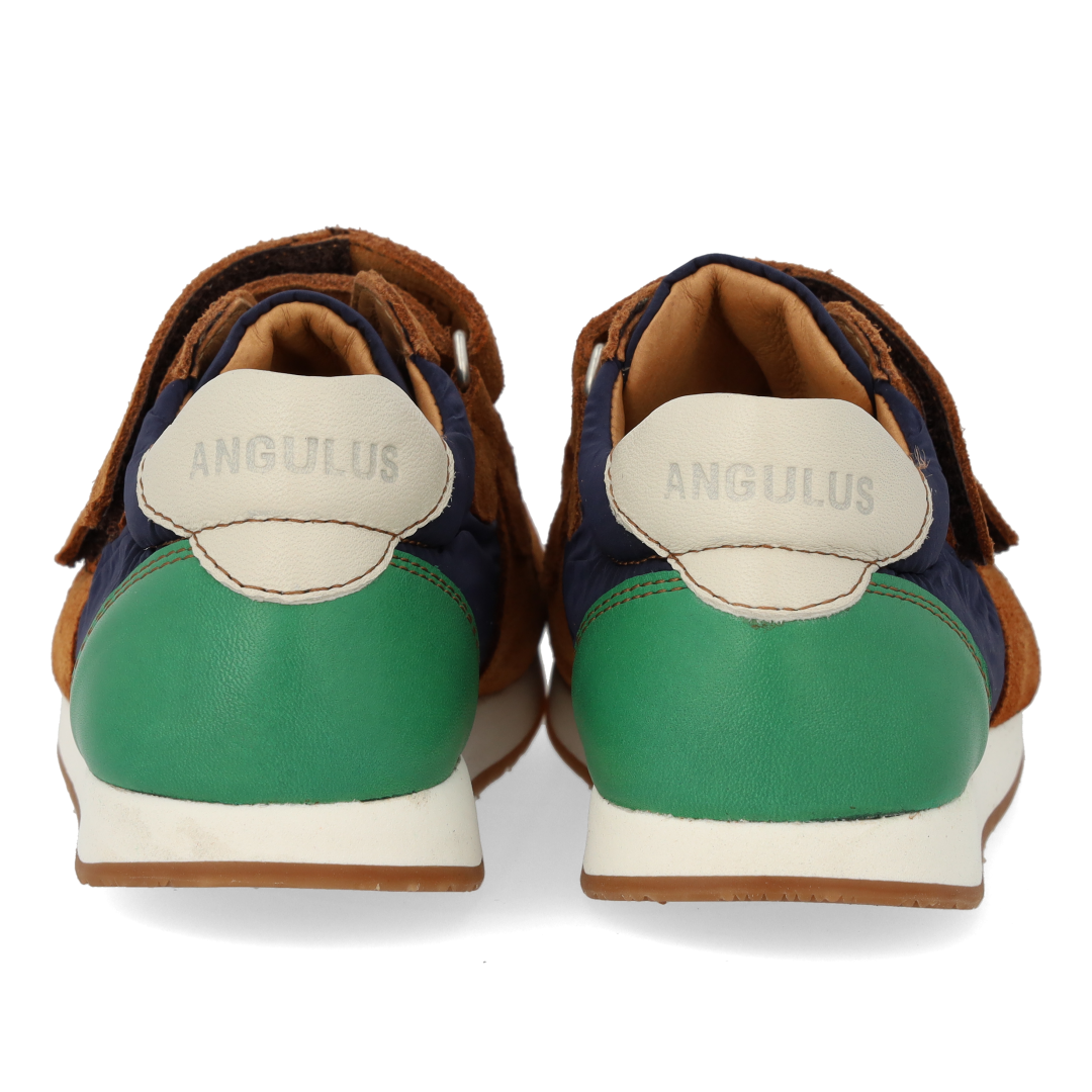 Running style sneaker
