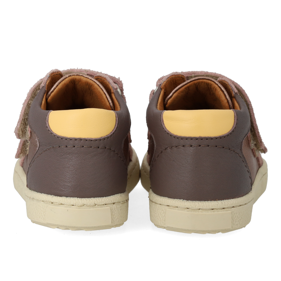 Mid-cut sneaker