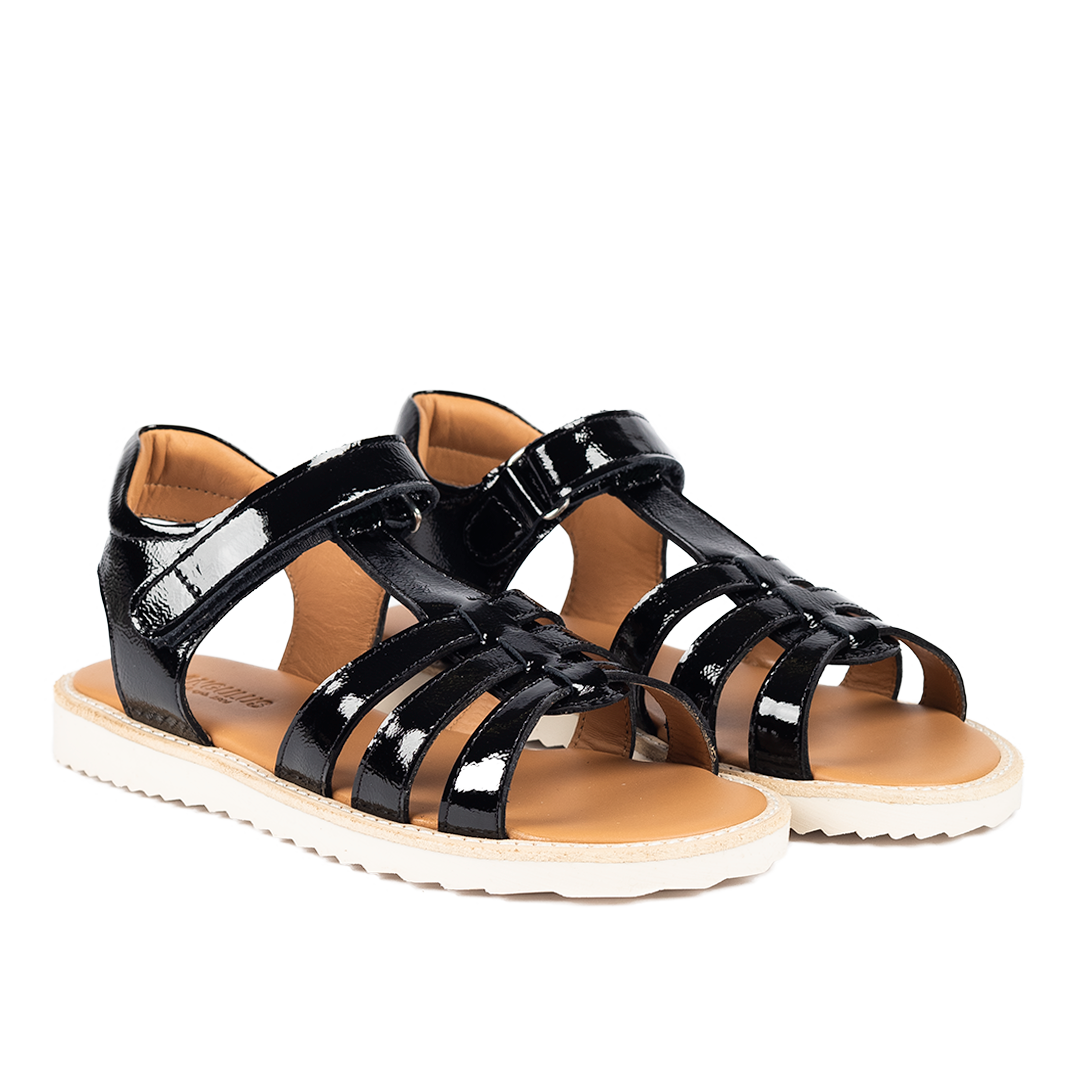 Sandal med T-rem og velcrolukning