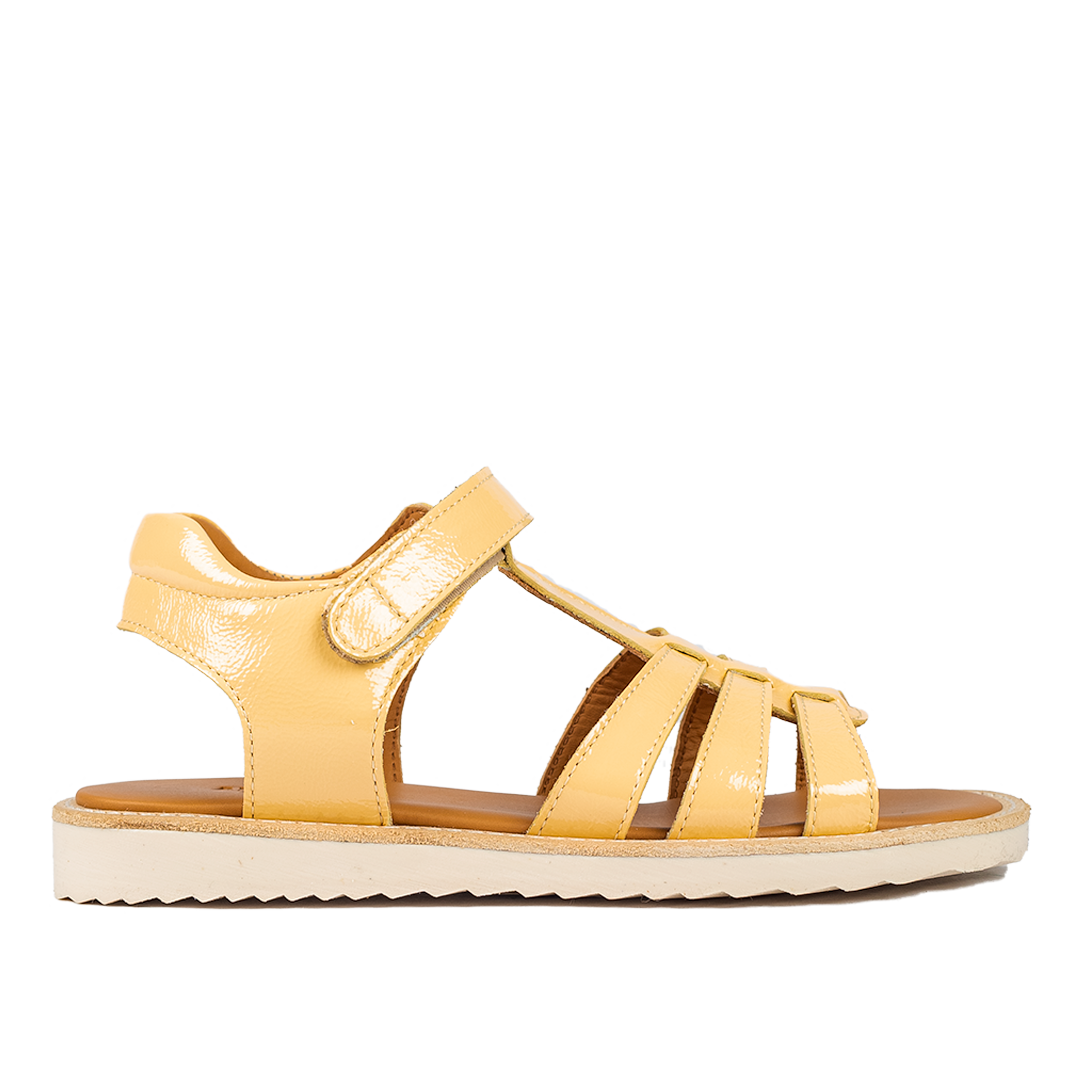 Sandal med T-rem og velcrolukning