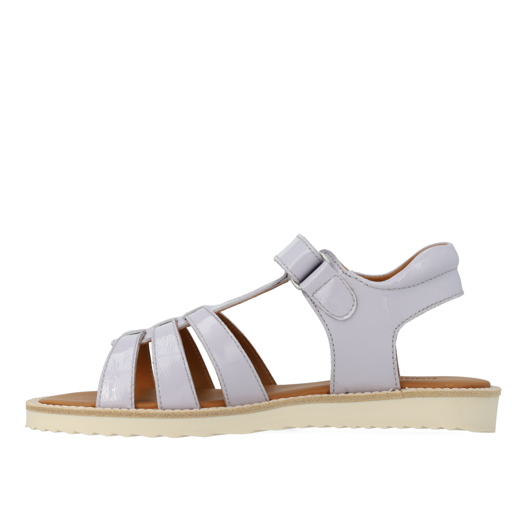 Sandal med T-rem og velcrolukning