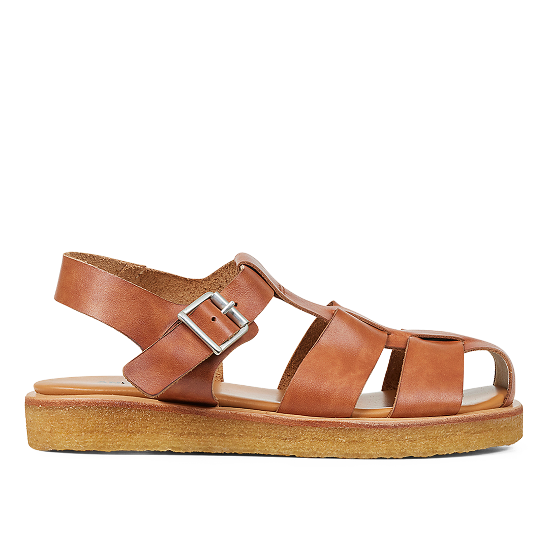 Sandal med spæne og lukket tå