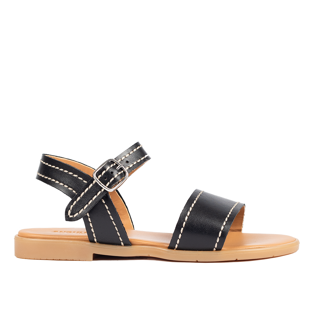 Sandal med dekorative kontraststikninger