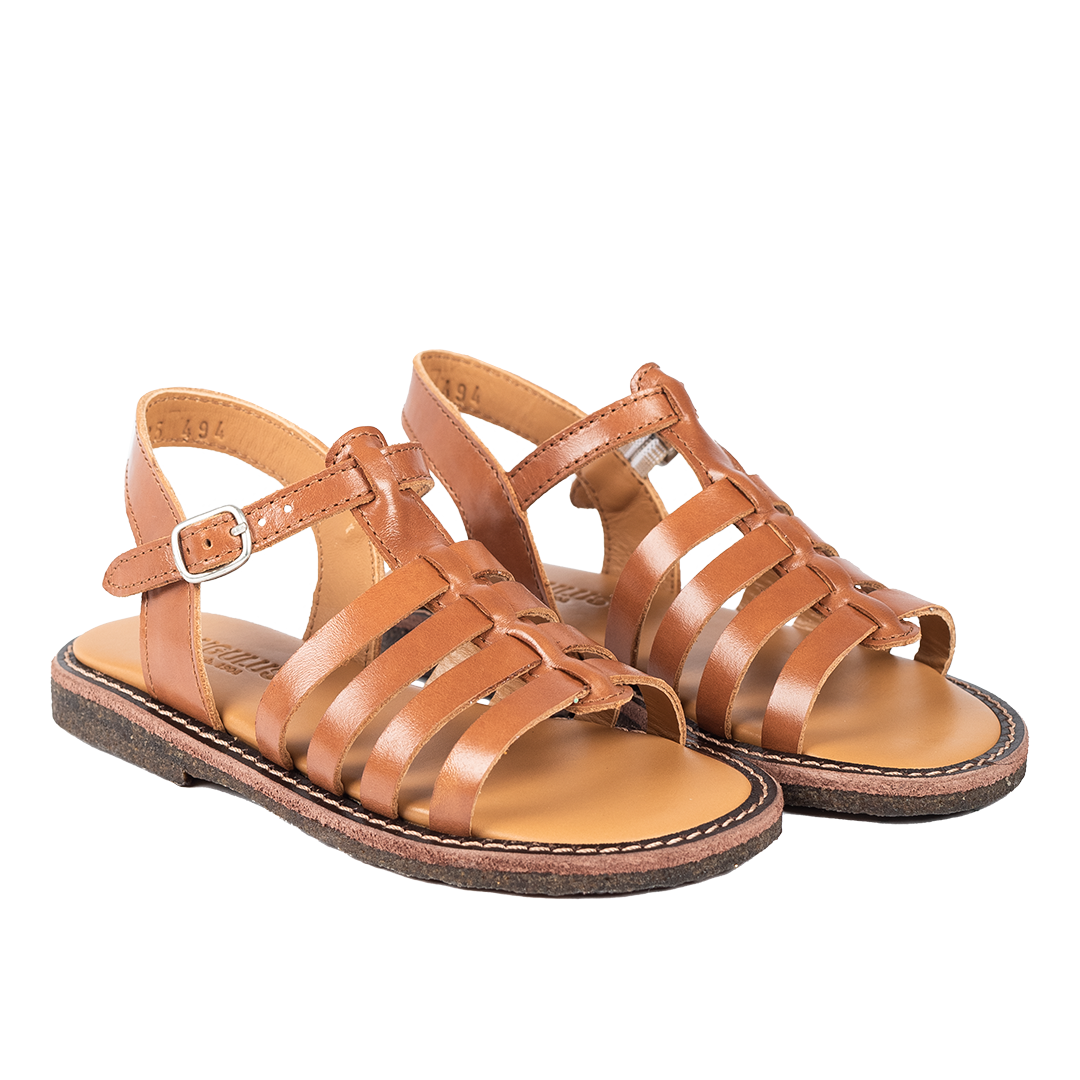 Sandal med åben tå og spændelukning