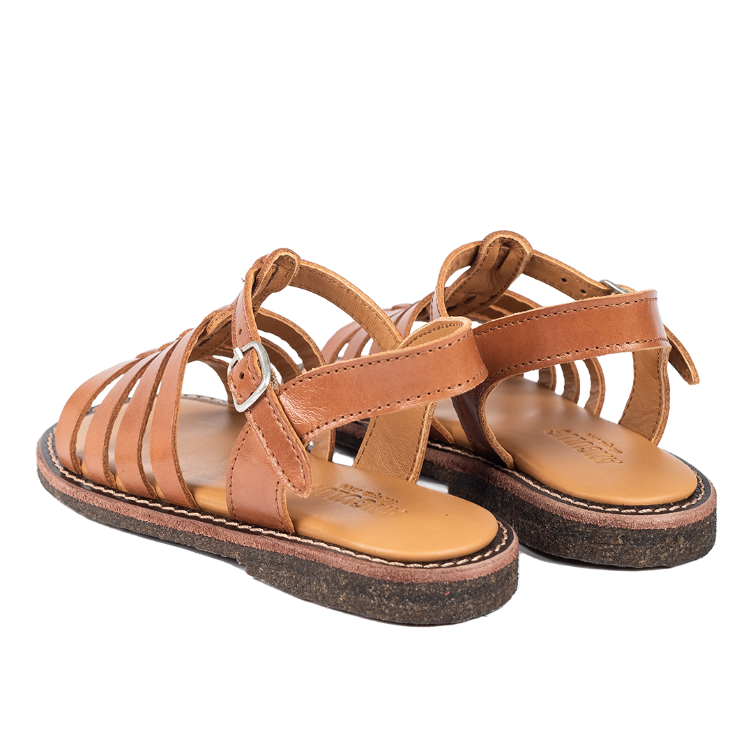 Sandal med åben tå og spændelukning