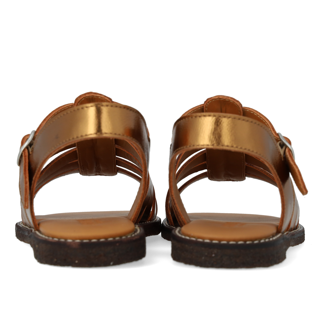 Sandal med åben tå og spændelukning