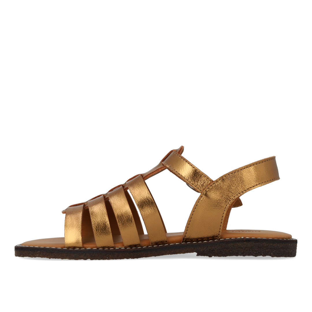 Sandal med åben tå og spændelukning