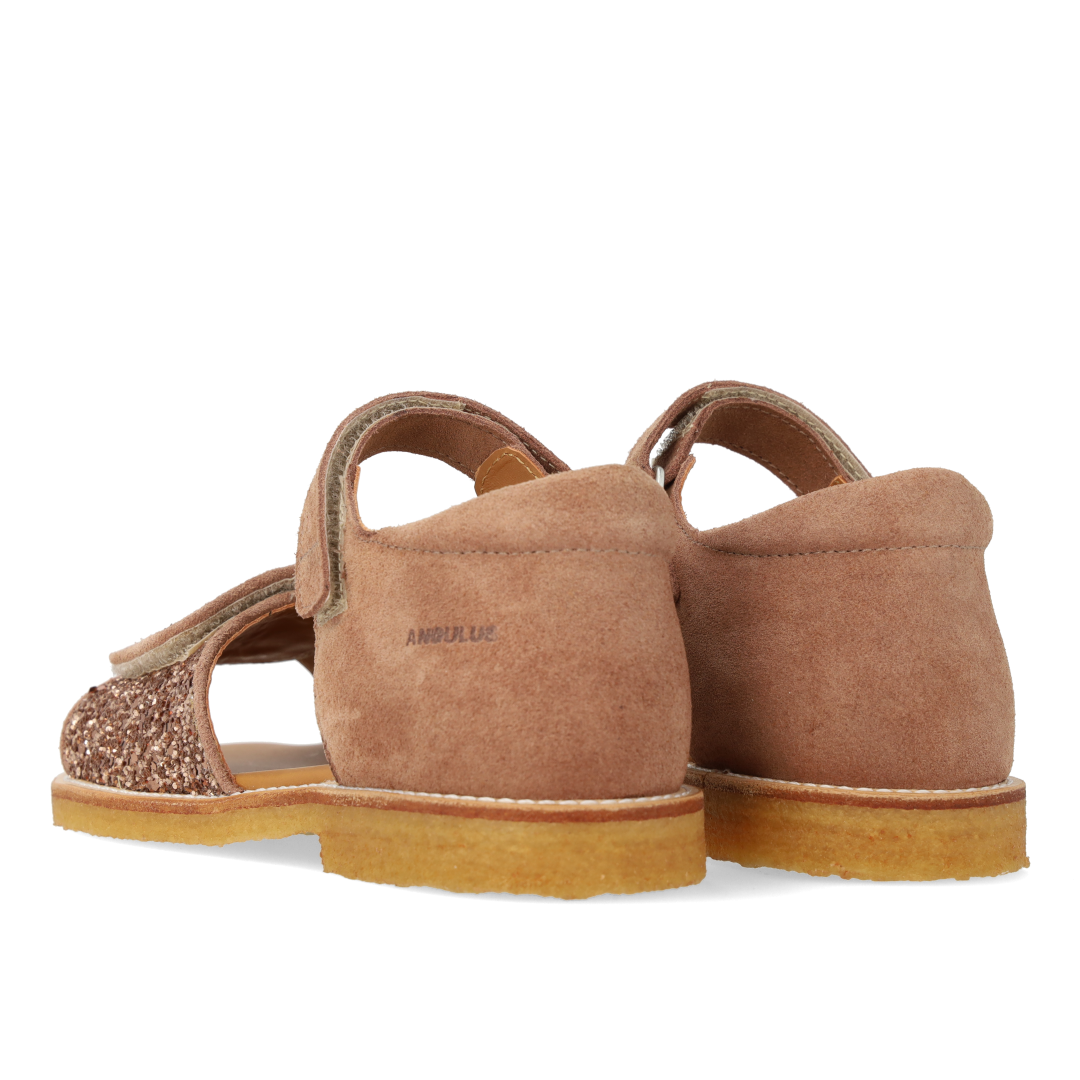 Justerbar sandal i læder med funklende glitter