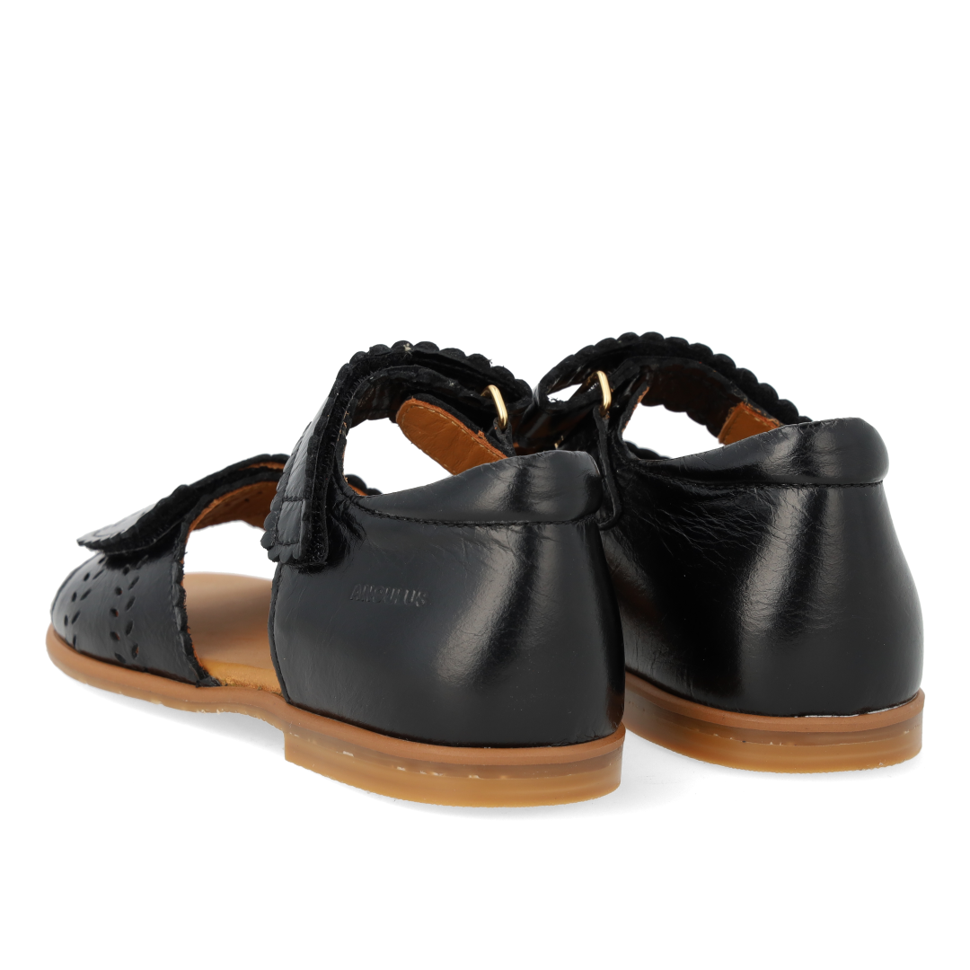 Sandal med perforering og dobbelt velcro
