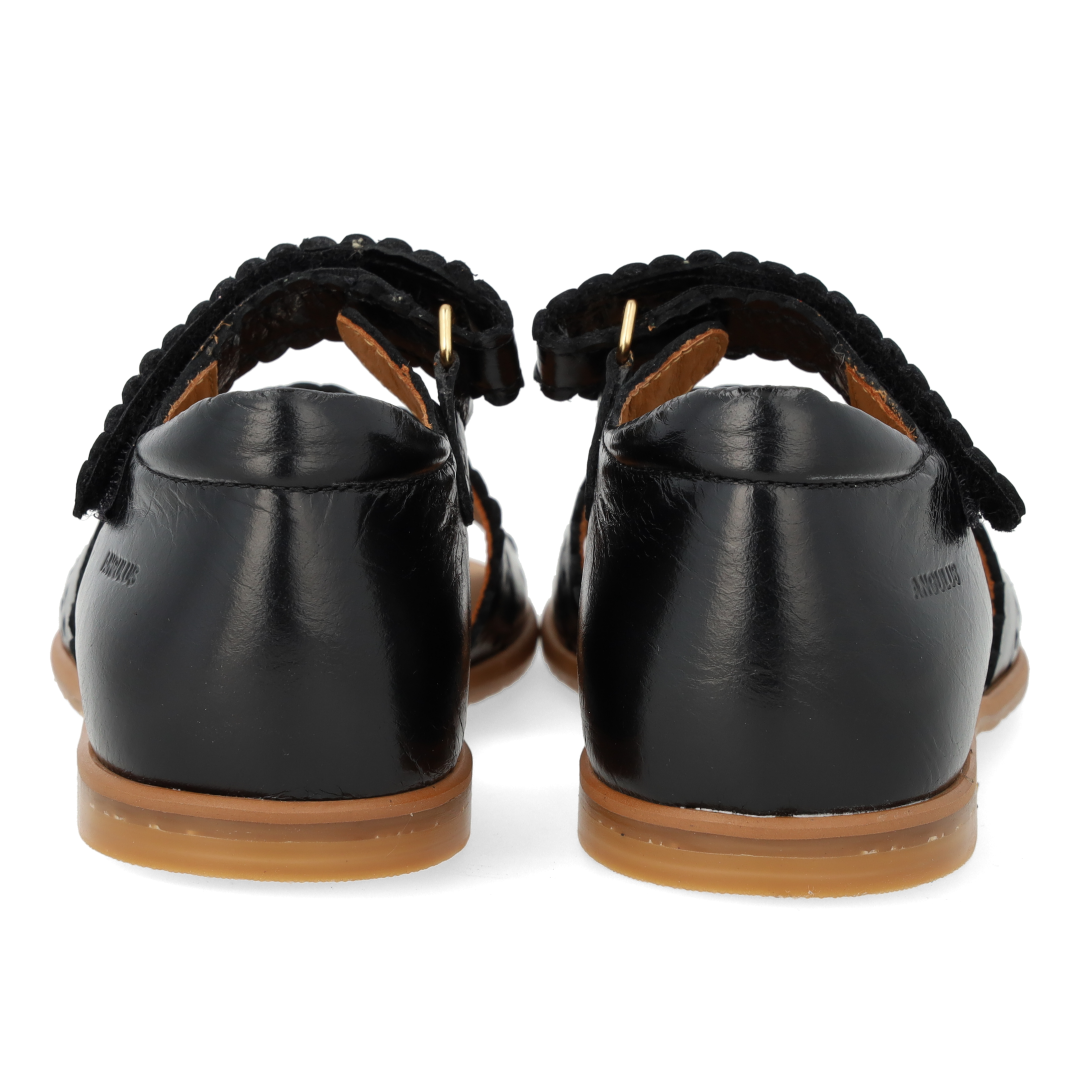 Sandal med perforering og dobbelt velcro