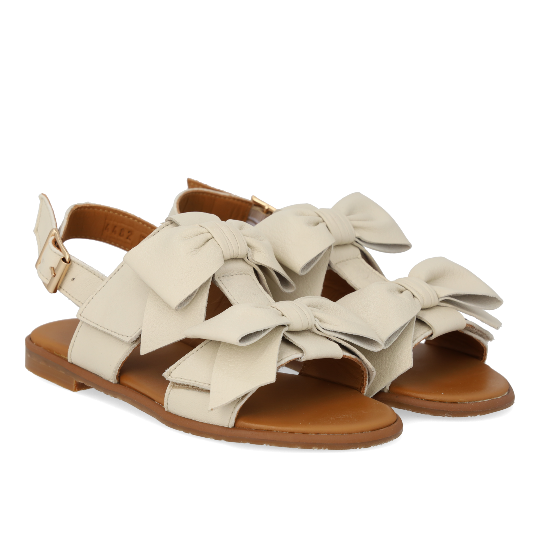 Sandal med sløjfe, velcro og spænde