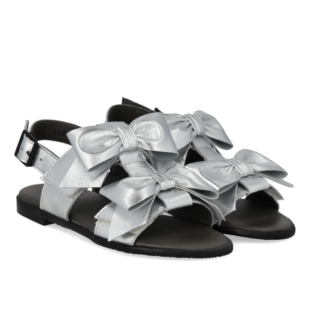 Sandal med sløjfe, velcro og spænde