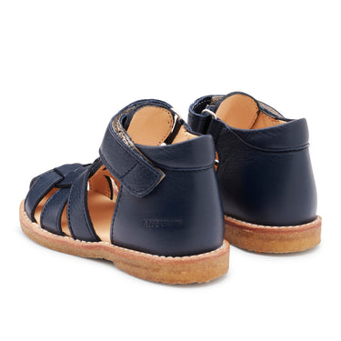 Begynder sandal med velcrolukning