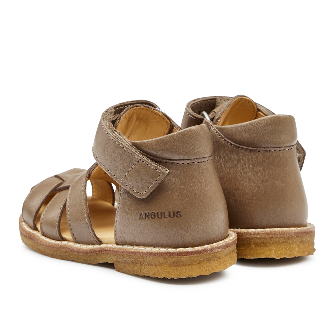 Begynder sandal med velcrolukning