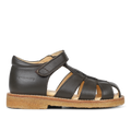 Sandal med justerbar velcrolukning