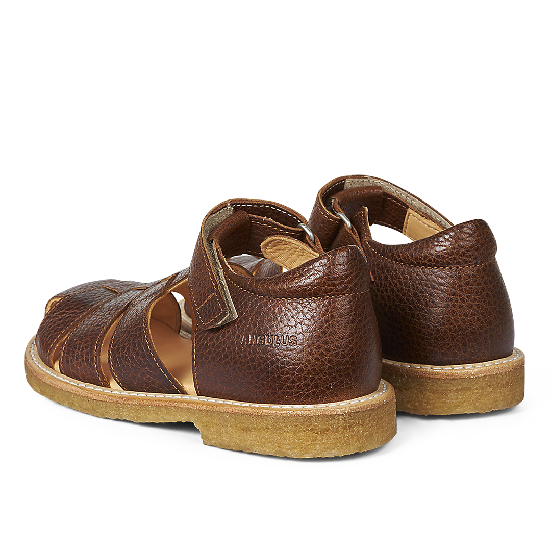 Sandal med justerbar velcrolukning