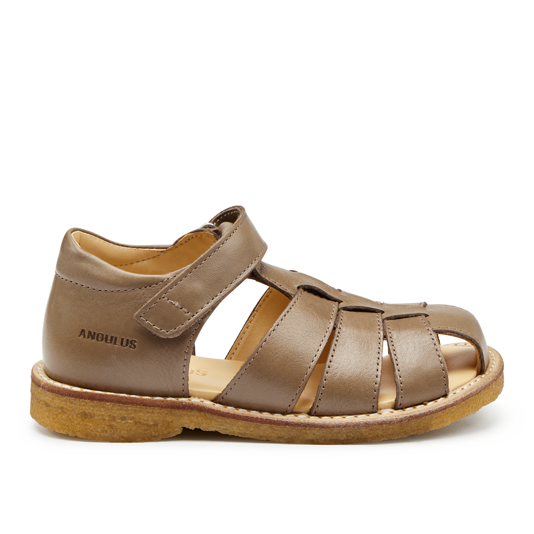 Sandal med justerbar velcrolukning