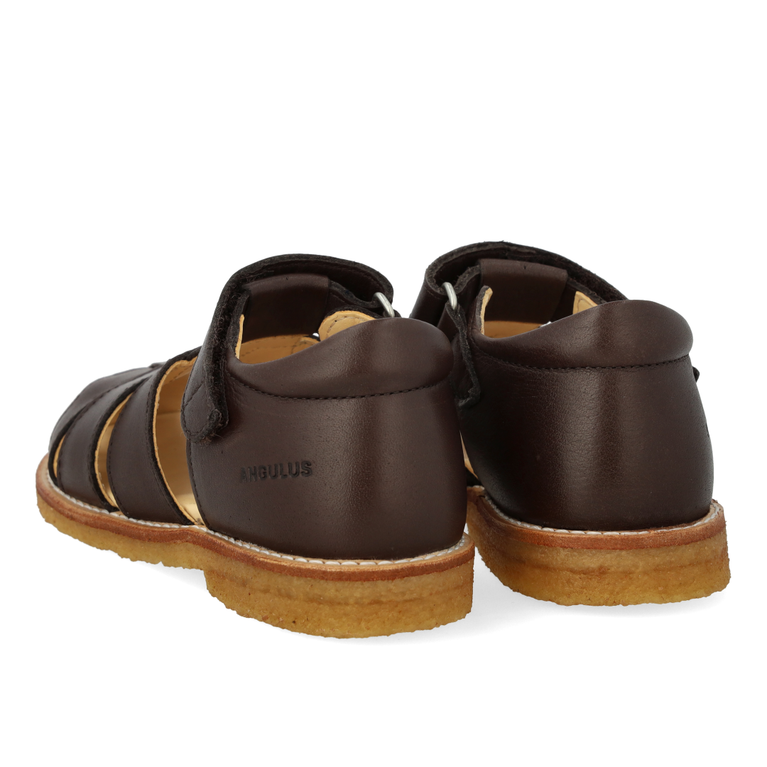 Sandal med justerbar velcrolukning