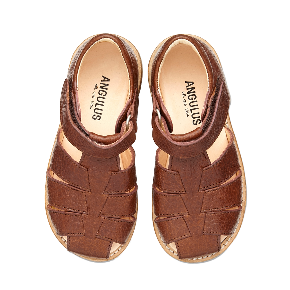Sandal med justerbar velcrolukning