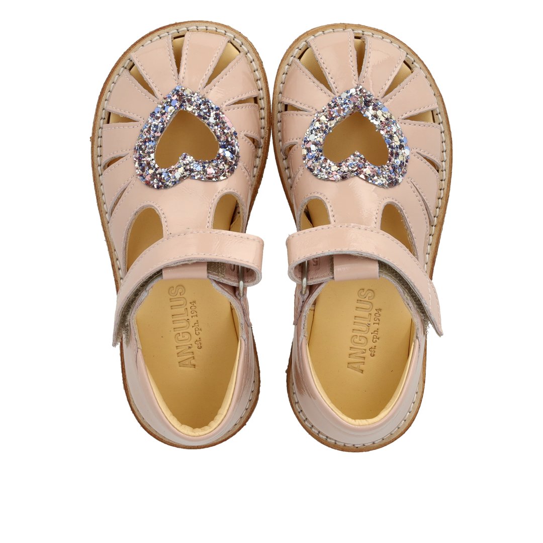 Hjertesandal med funklende glitter hjerte