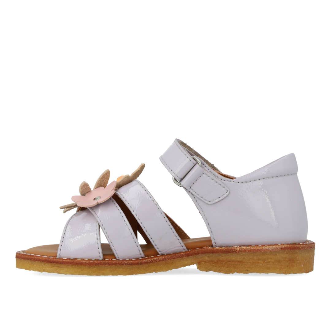 Sandal med multifarvede blomsterapplikationer