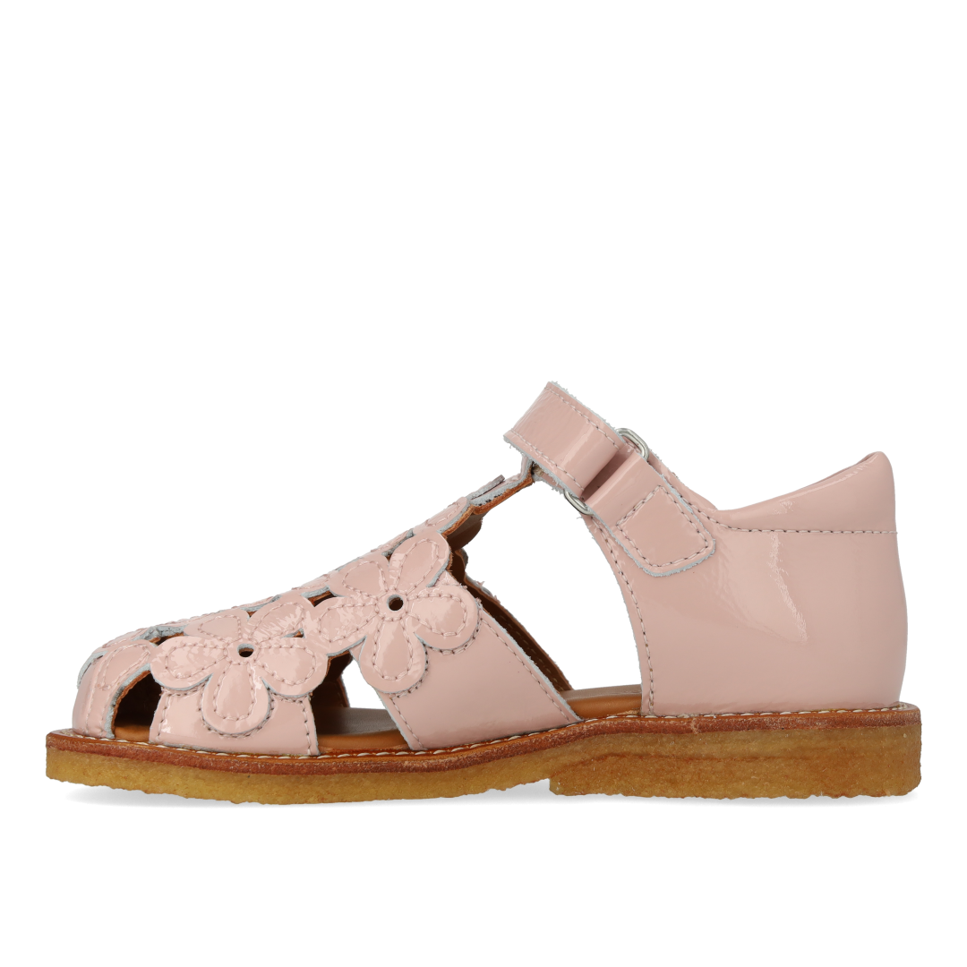 Sandal med lukket tå og blomsterdetaljer