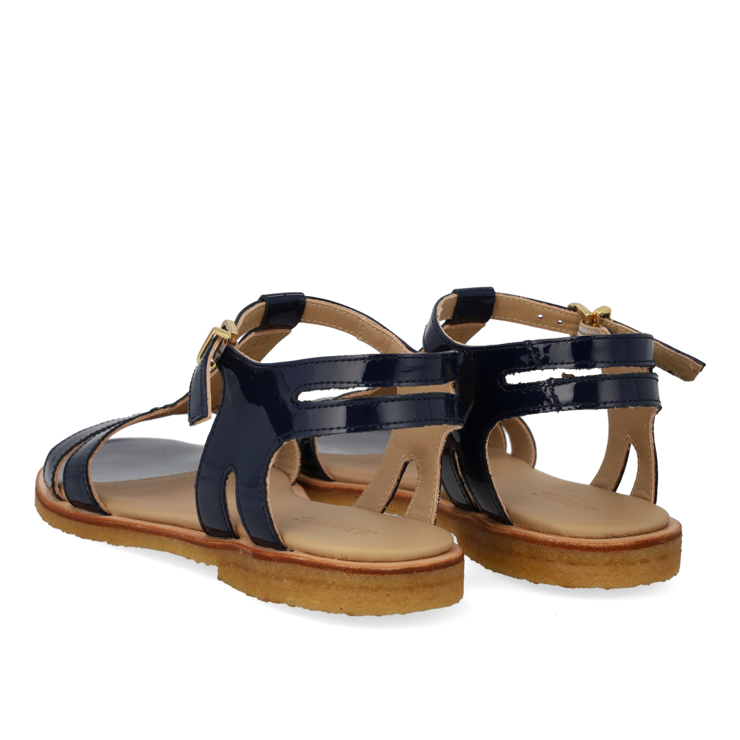 Klassisk remsandal
