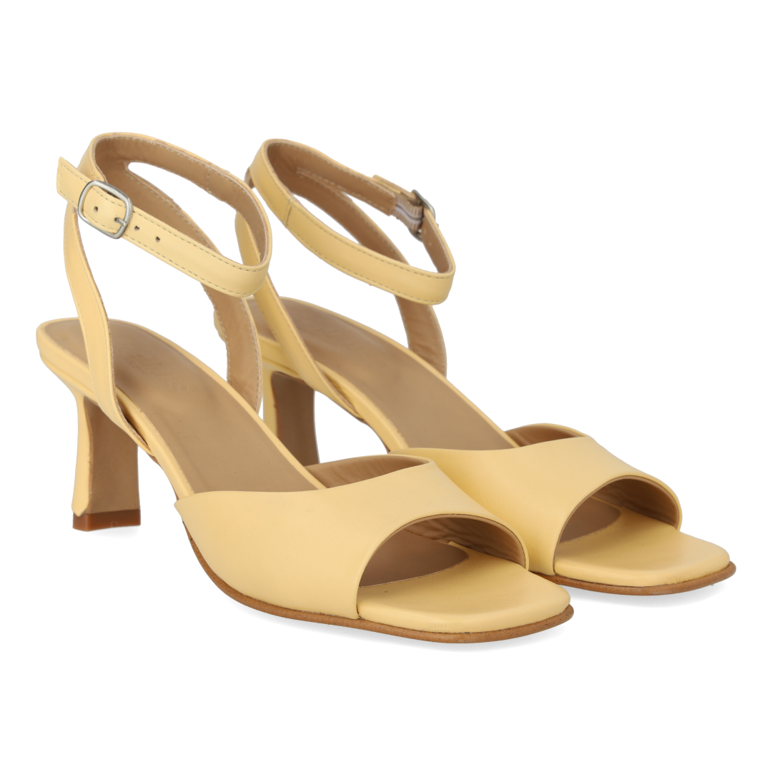 Sandal med hæl