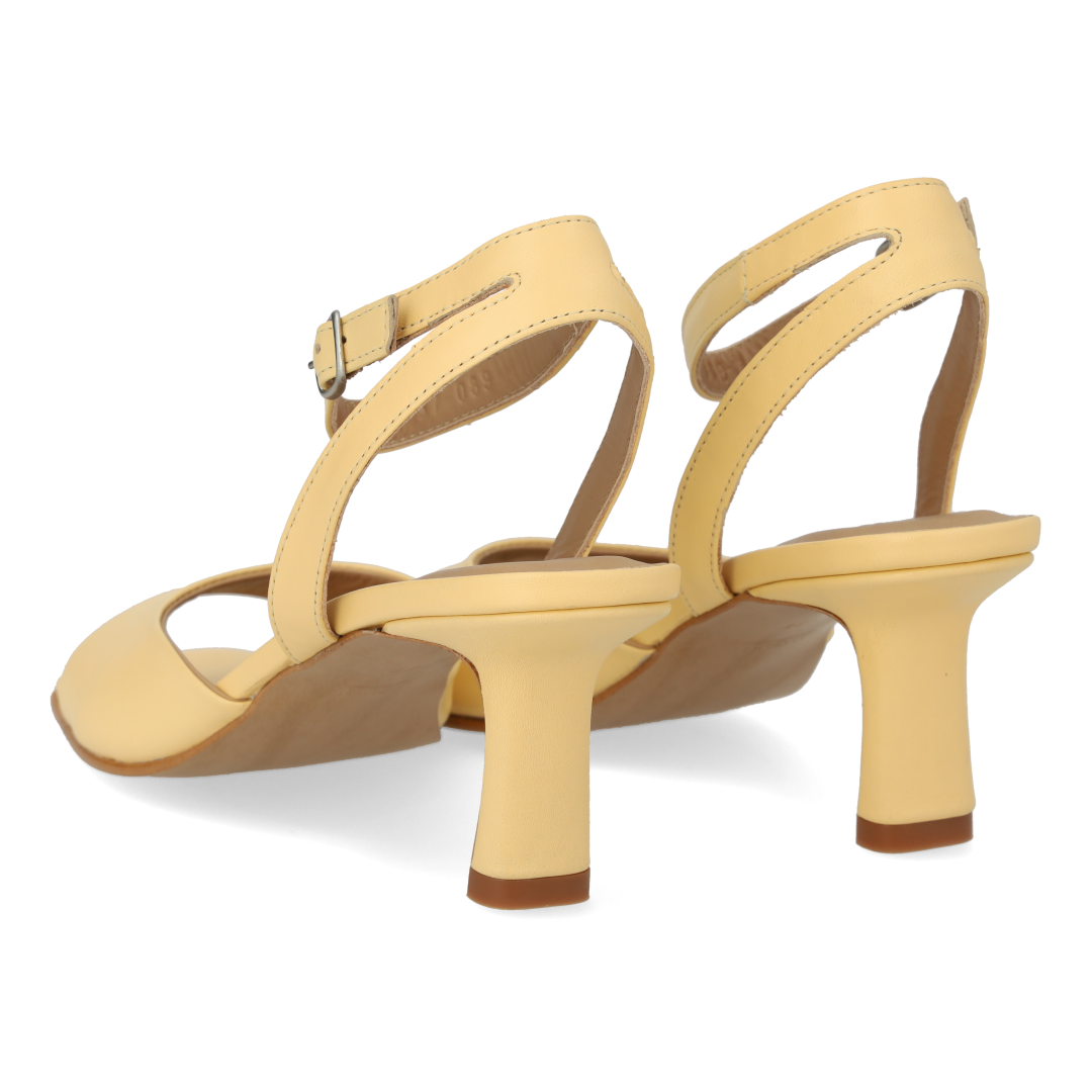 Sandal med hæl
