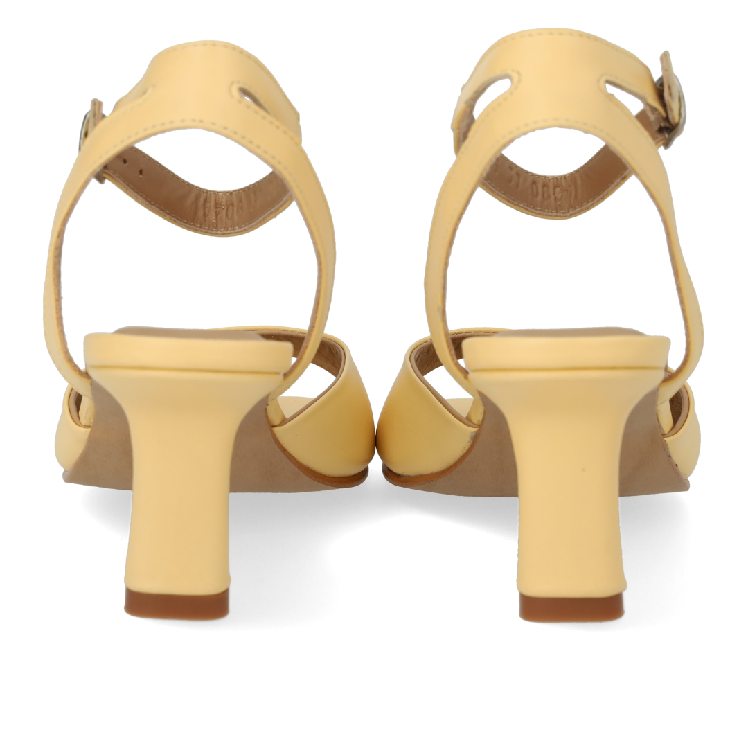 Sandal med hæl