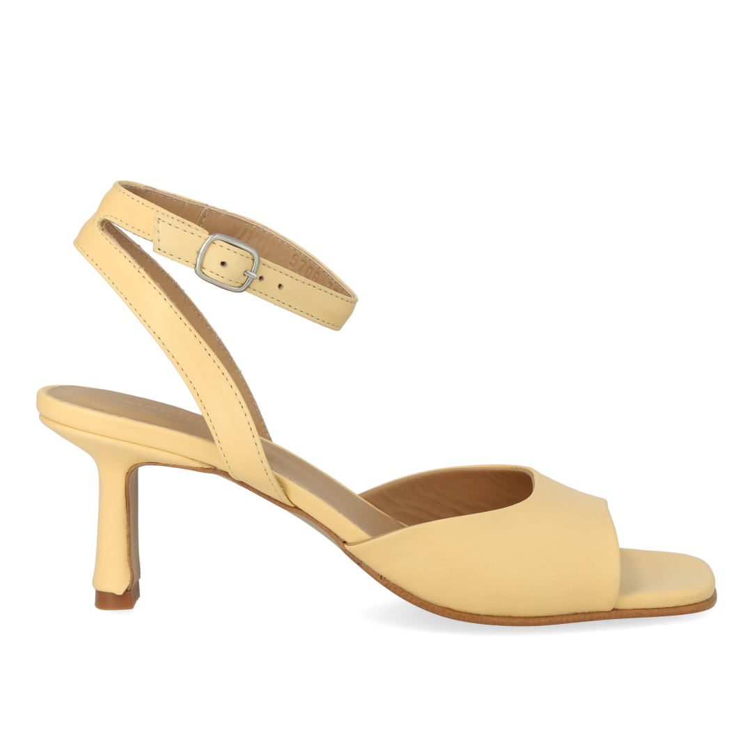 Sandal med hæl