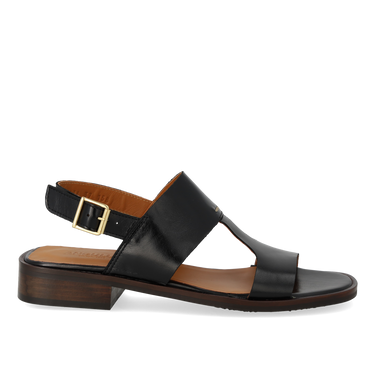 Sandal med dekorativ stikningsdetalje