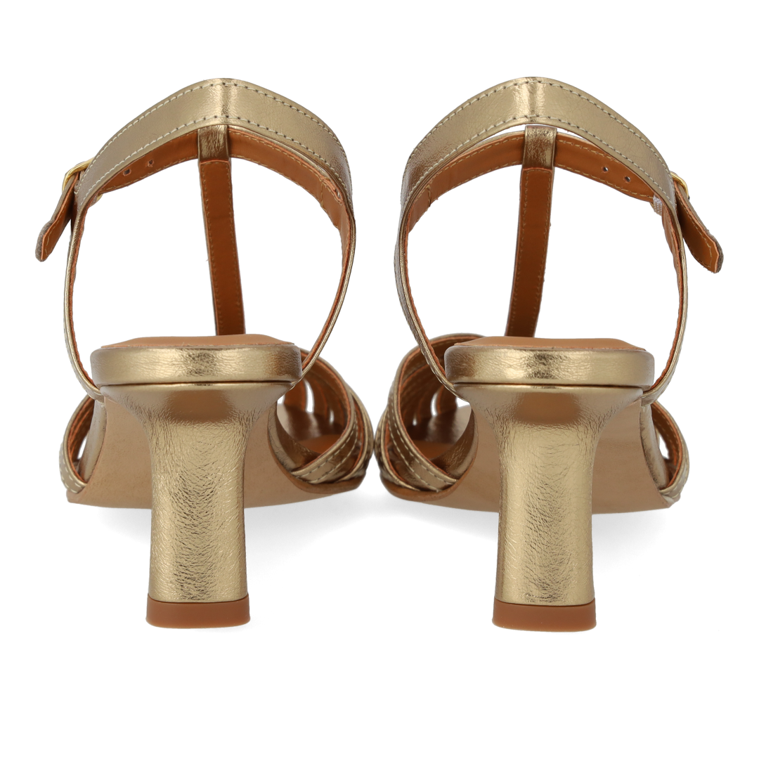 Højhælet sandal med smuk organisk frontdetalje