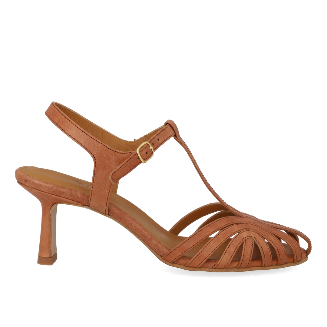 Højhælet sandal med smuk organisk frontdetalje