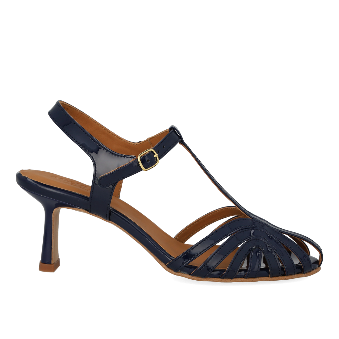 Højhælet sandal med smuk organisk frontdetalje