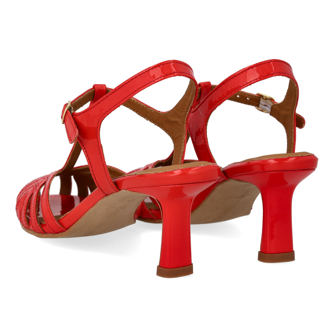 Højhælet sandal med smuk organisk frontdetalje