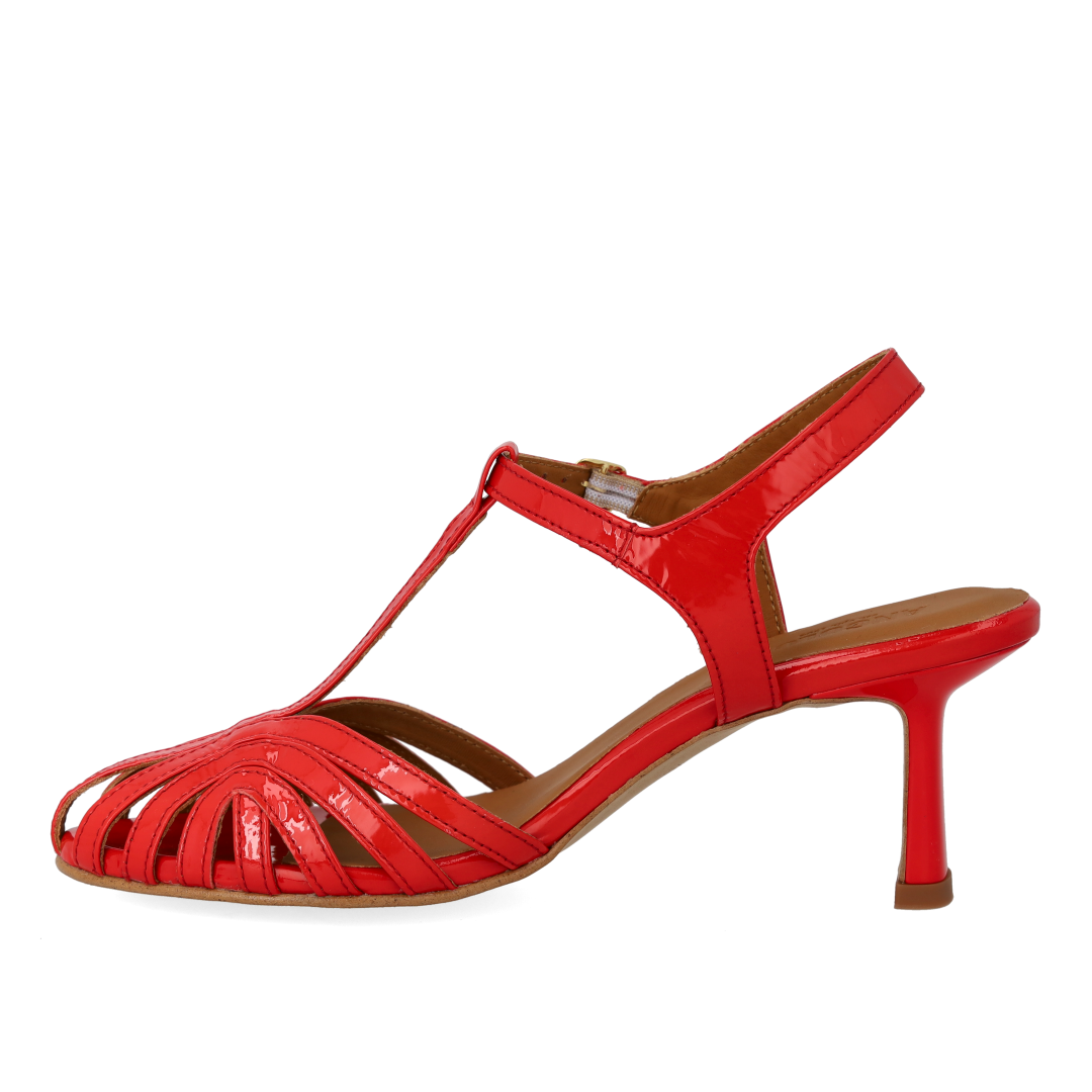 Højhælet sandal med smuk organisk frontdetalje