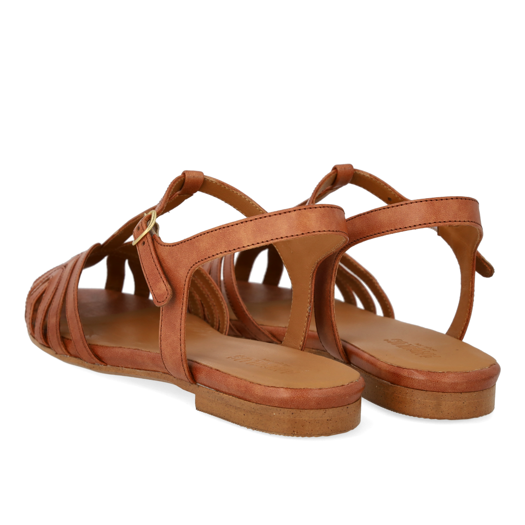 Flad sandal med smuk organisk frontdetalje