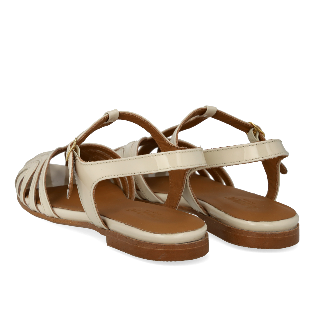 Flad sandal med smuk organisk frontdetalje