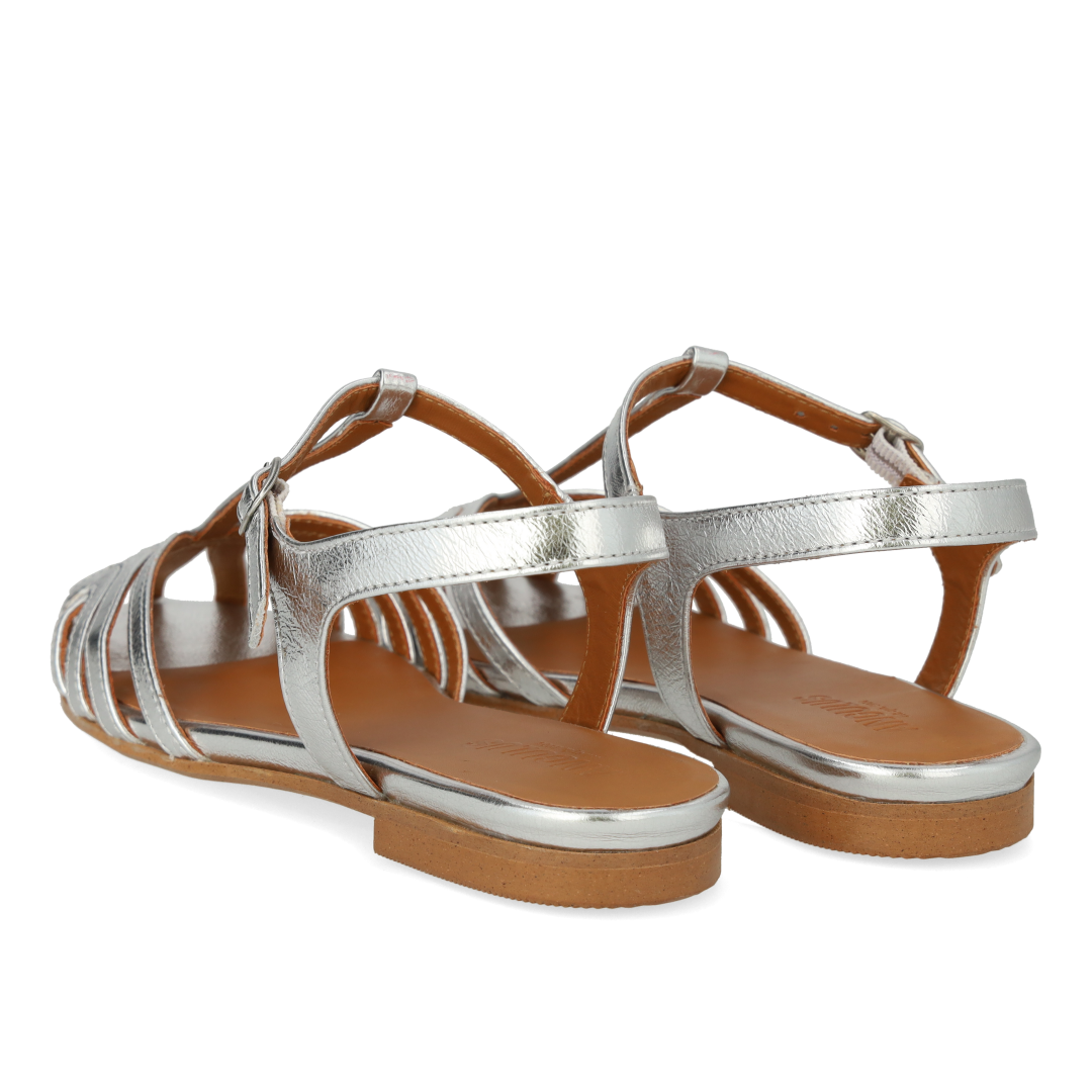 Flad sandal med smuk organisk frontdetalje