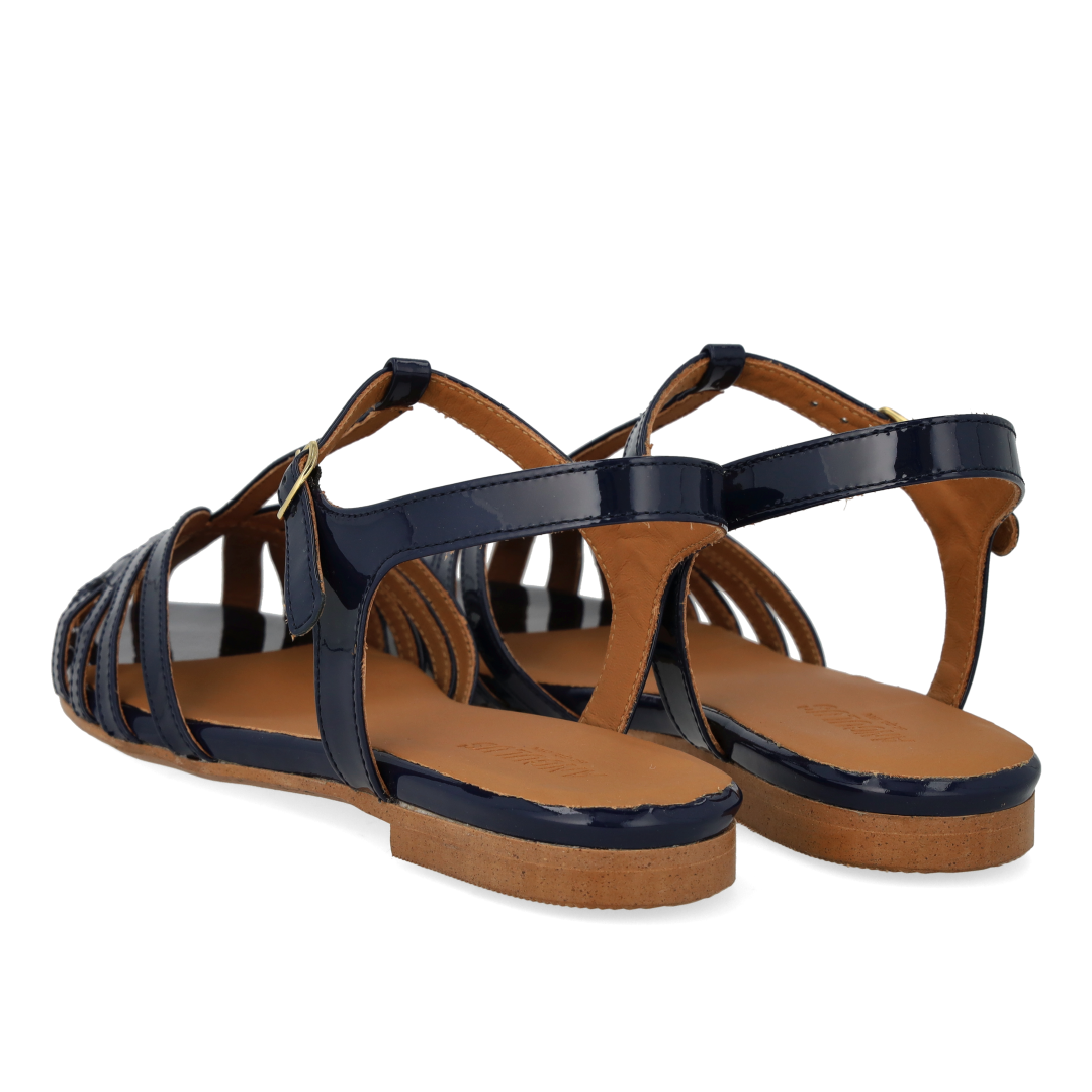 Flad sandal med smuk organisk frontdetalje