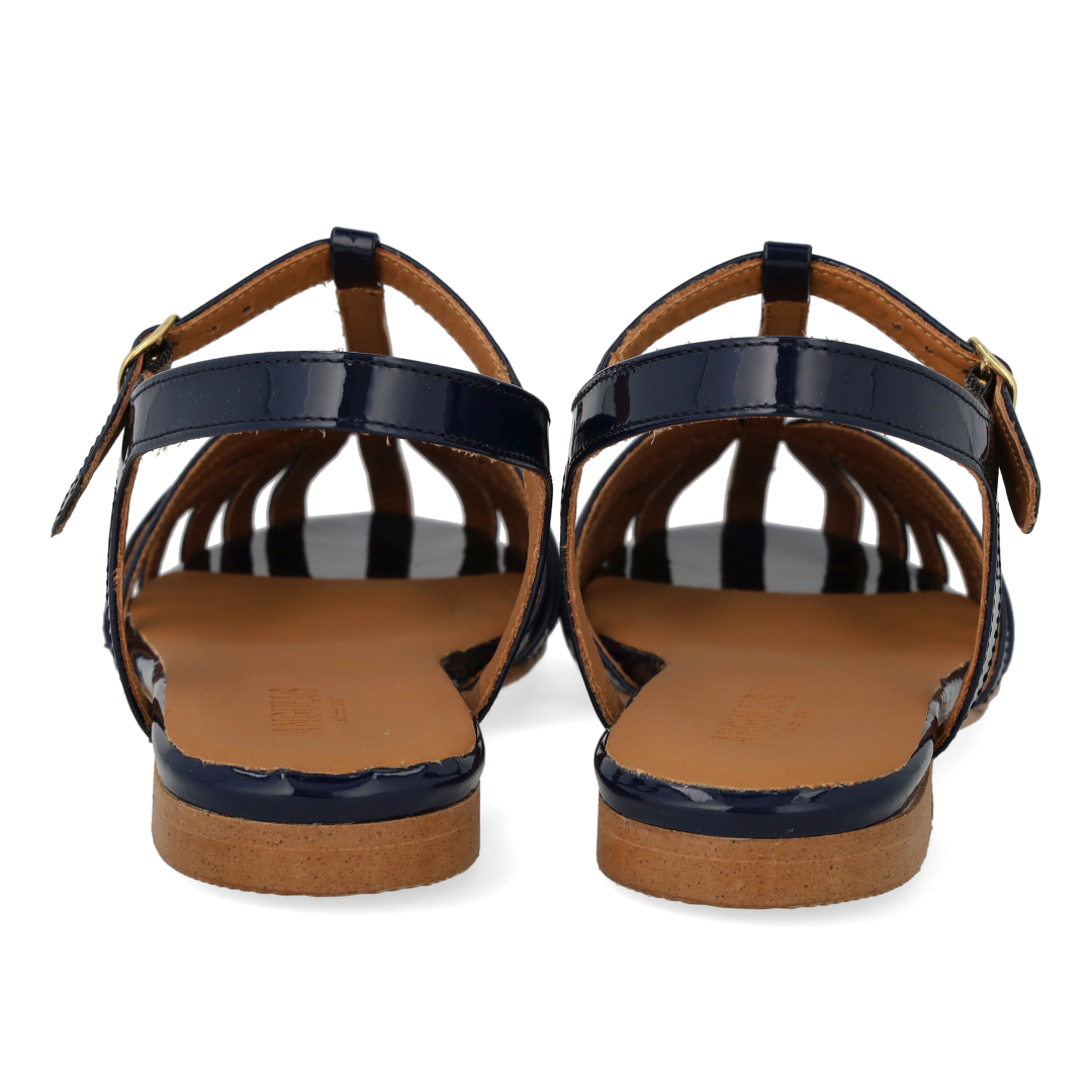 Flad sandal med smuk organisk frontdetalje
