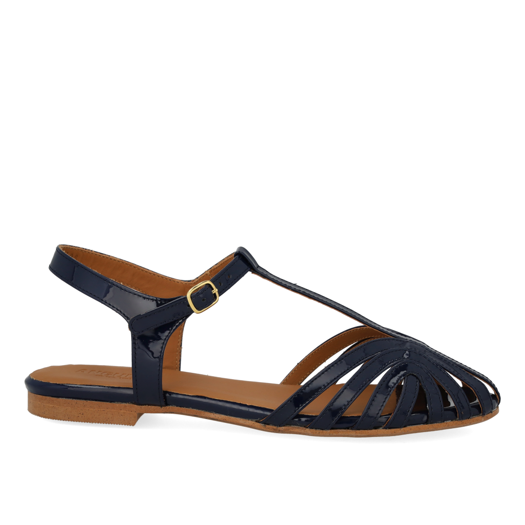 Flad sandal med smuk organisk frontdetalje
