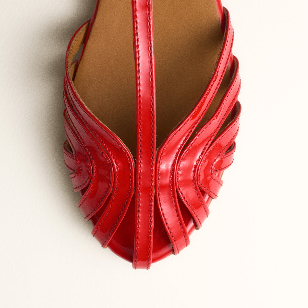 Flad sandal med smuk organisk frontdetalje