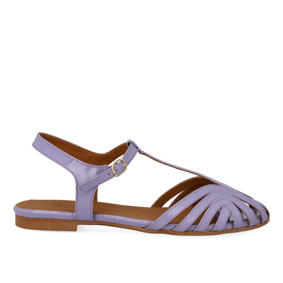 Flad sandal med smuk organisk frontdetalje