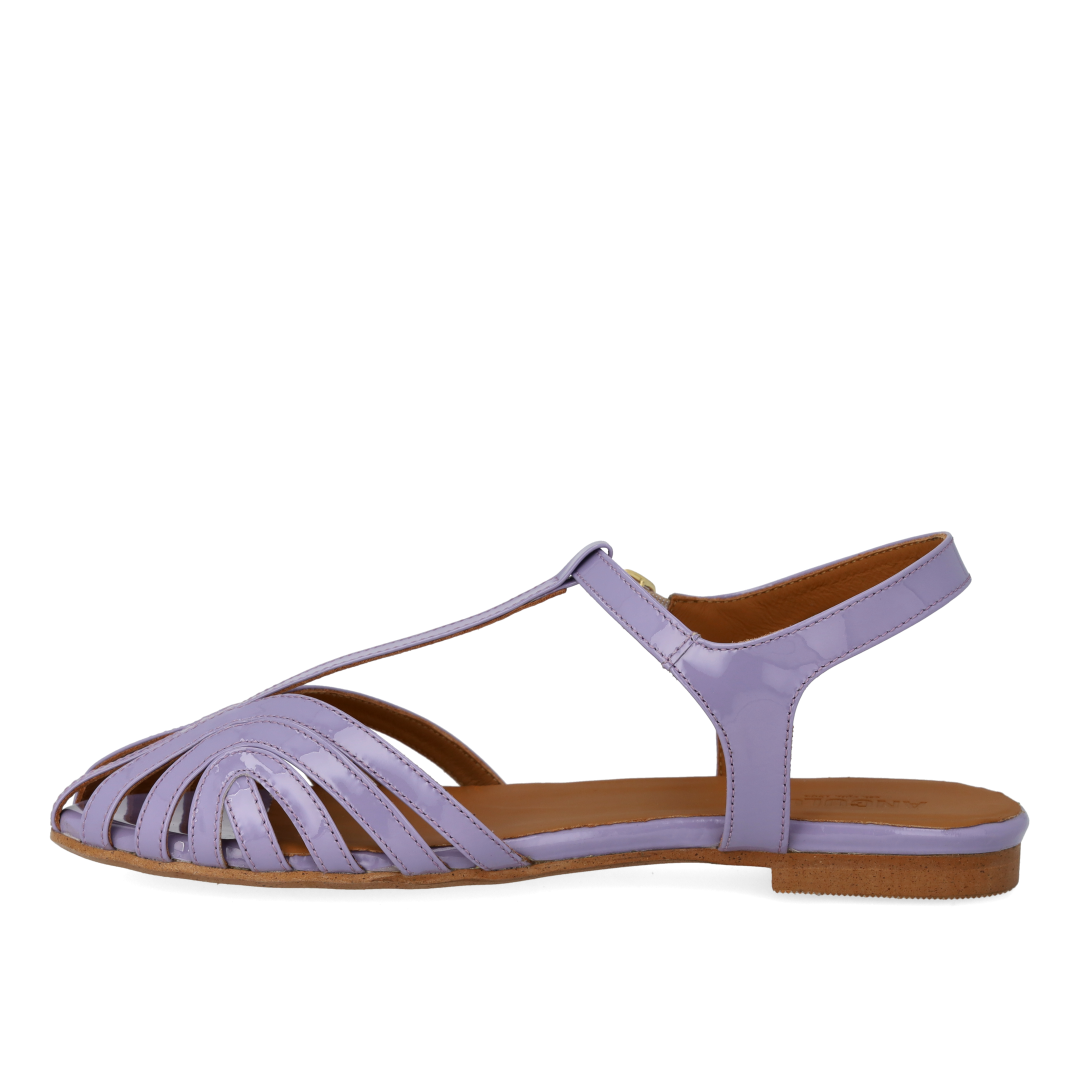 Flad sandal med smuk organisk frontdetalje