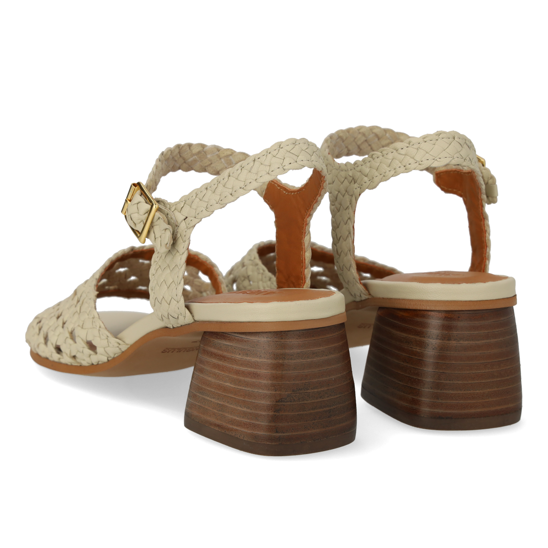 Håndflettet sandal med skulpturel hæl