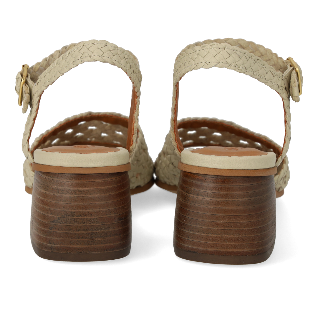 Håndflettet sandal med skulpturel hæl