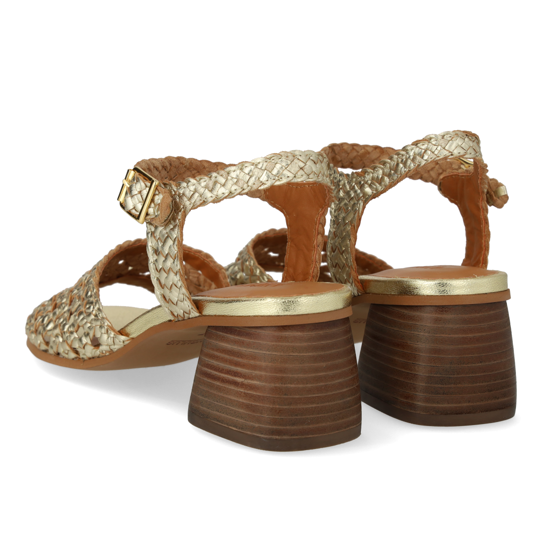 Håndflettet sandal med skulpturel hæl